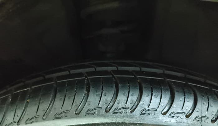 2021 Renault Kwid RXL, Petrol, Manual, 57,187 km, Right Front Tyre Tread