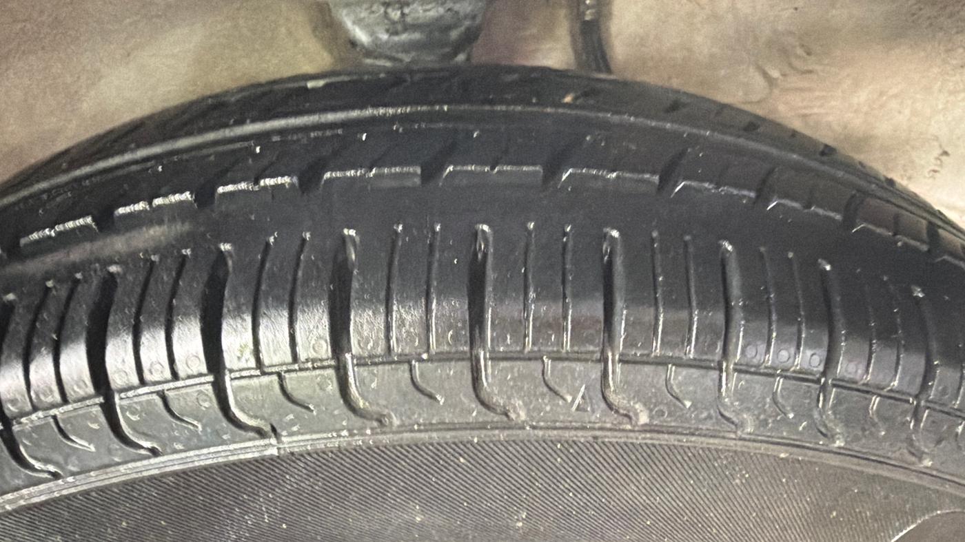 2015 Maruti Alto 800 LXI, Petrol, Manual, 41,553 km, Left Front Tyre Tread