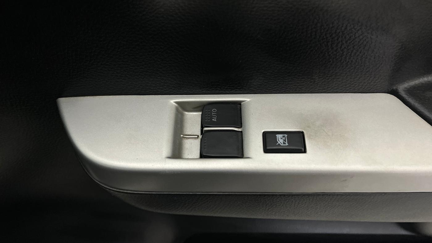 2017 Maruti Wagon R 1.0 LXI, Petrol, Manual, 33,179 km, Driver Side Door Panels Control