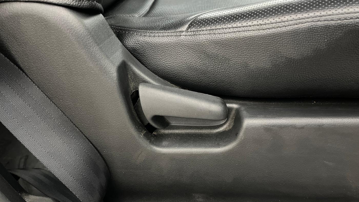 2017 Maruti Wagon R 1.0 LXI, Petrol, Manual, 33,179 km, Driver Side Adjustment Panel