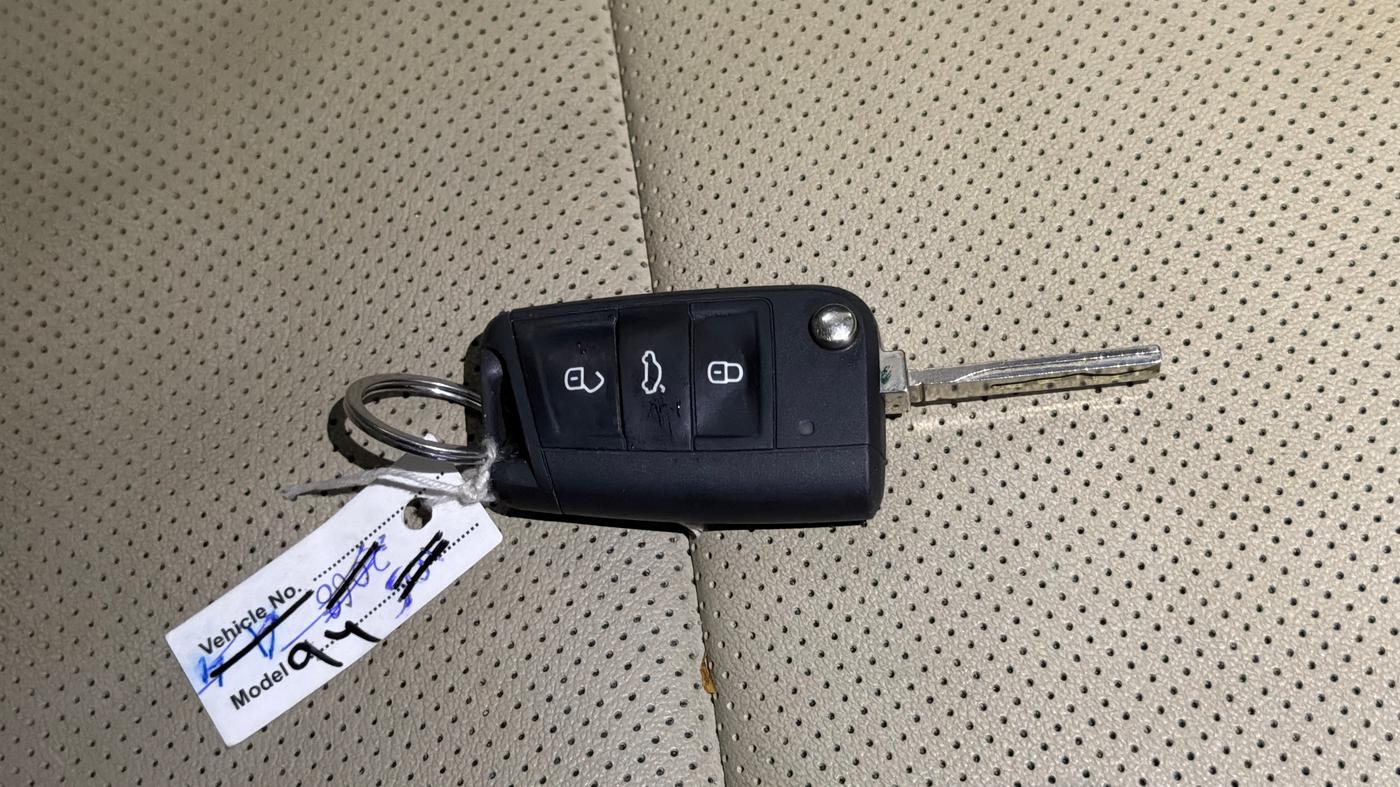 2023 Skoda SLAVIA STYLE 1.0L TSI AT, Petrol, Automatic, 17,785 km, Key Close Up