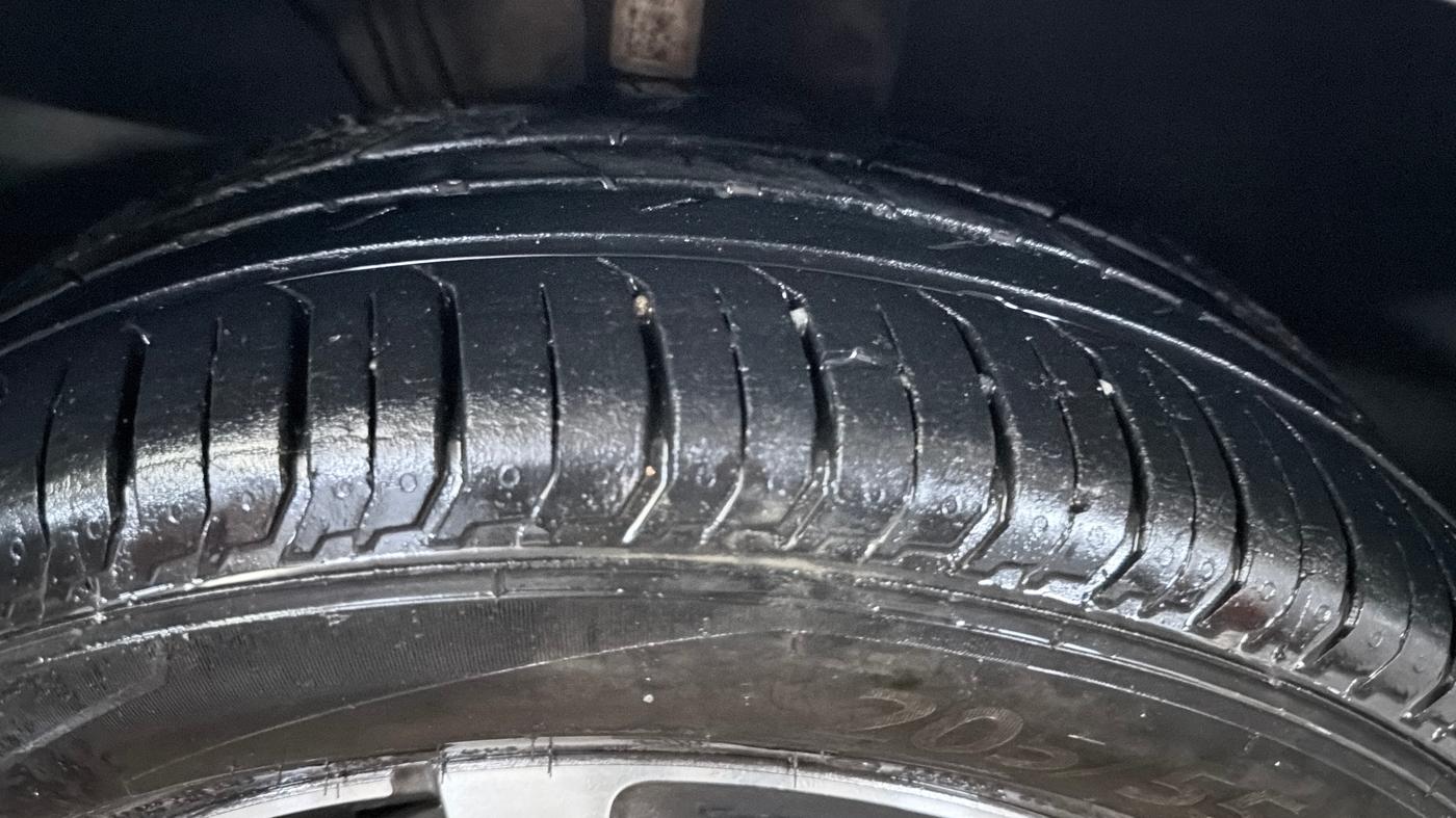 2023 Skoda SLAVIA STYLE 1.0L TSI AT, Petrol, Automatic, 17,785 km, Right Front Tyre Tread