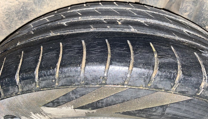 2017 Maruti Ertiga VDI SHVS, Diesel, Manual, 76,803 km, Left Rear Tyre Tread