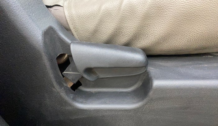 2013 Maruti Wagon R 1.0 VXI, Petrol, Manual, 58,557 km, Driver Side Adjustment Panel