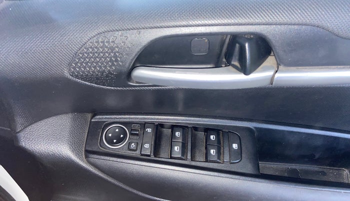 2022 KIA SONET HTX PLUS 1.5, Diesel, Manual, 36,812 km, Driver Side Door Panels Control