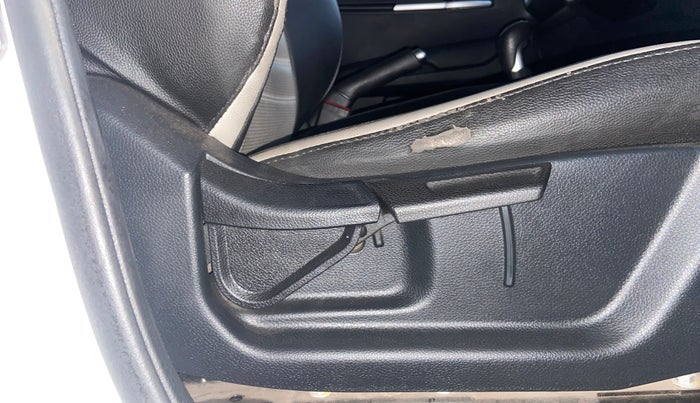 2022 KIA SONET HTX PLUS 1.5, Diesel, Manual, 36,812 km, Driver Side Adjustment Panel