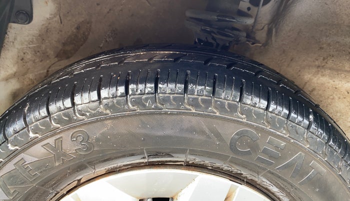 2015 Maruti Alto 800 LXI, Petrol, Manual, 38,465 km, Left Front Tyre Tread
