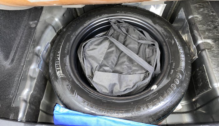 2024 Tata NEXON CREATIVE+ SUNROOF DCA 1.2 PETROL, Petrol, Automatic, 17,420 km, Spare Tyre