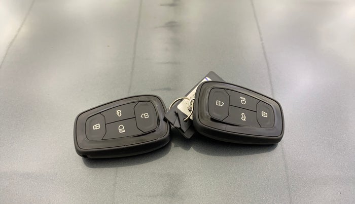 2024 Tata NEXON CREATIVE+ SUNROOF DCA 1.2 PETROL, Petrol, Automatic, 17,420 km, Key Close Up