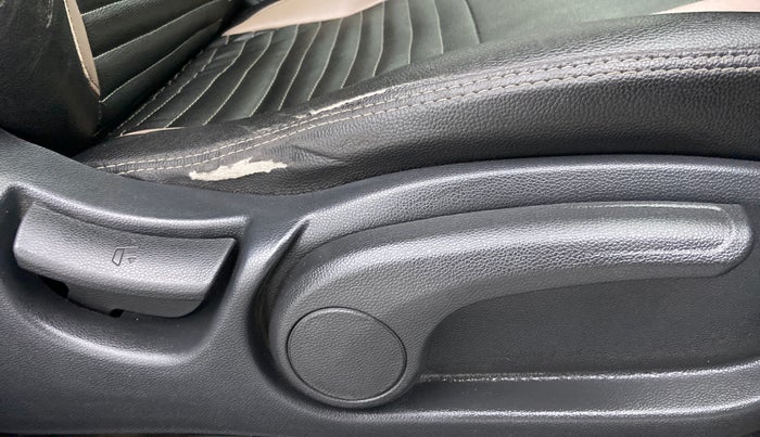 2016 Hyundai i20 Active 1.2 S, Petrol, Manual, 50,314 km, Driver Side Adjustment Panel