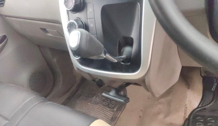 2016 Mahindra Kuv100 K6 D 6 STR, Diesel, Manual, 94,339 km, Gear Lever