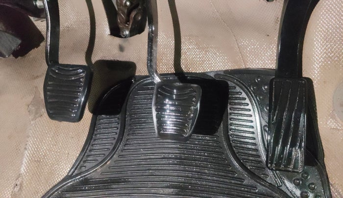 2016 Mahindra Kuv100 K6 D 6 STR, Diesel, Manual, 94,339 km, Pedals