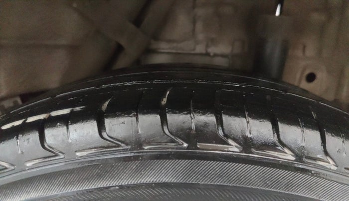 2016 Mahindra Kuv100 K6 D 6 STR, Diesel, Manual, 94,339 km, Left Rear Tyre Tread