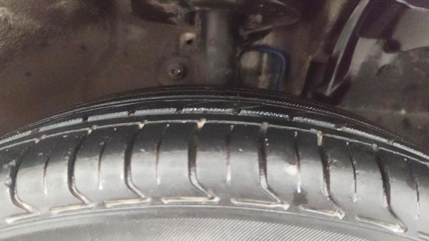 2016 Mahindra Kuv100 K6 D 6 STR, Diesel, Manual, 94,339 km, Right Front Tyre Tread