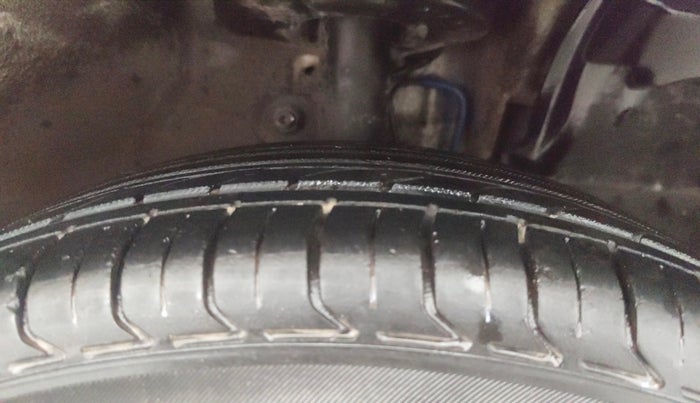 2016 Mahindra Kuv100 K6 D 6 STR, Diesel, Manual, 94,339 km, Right Front Tyre Tread