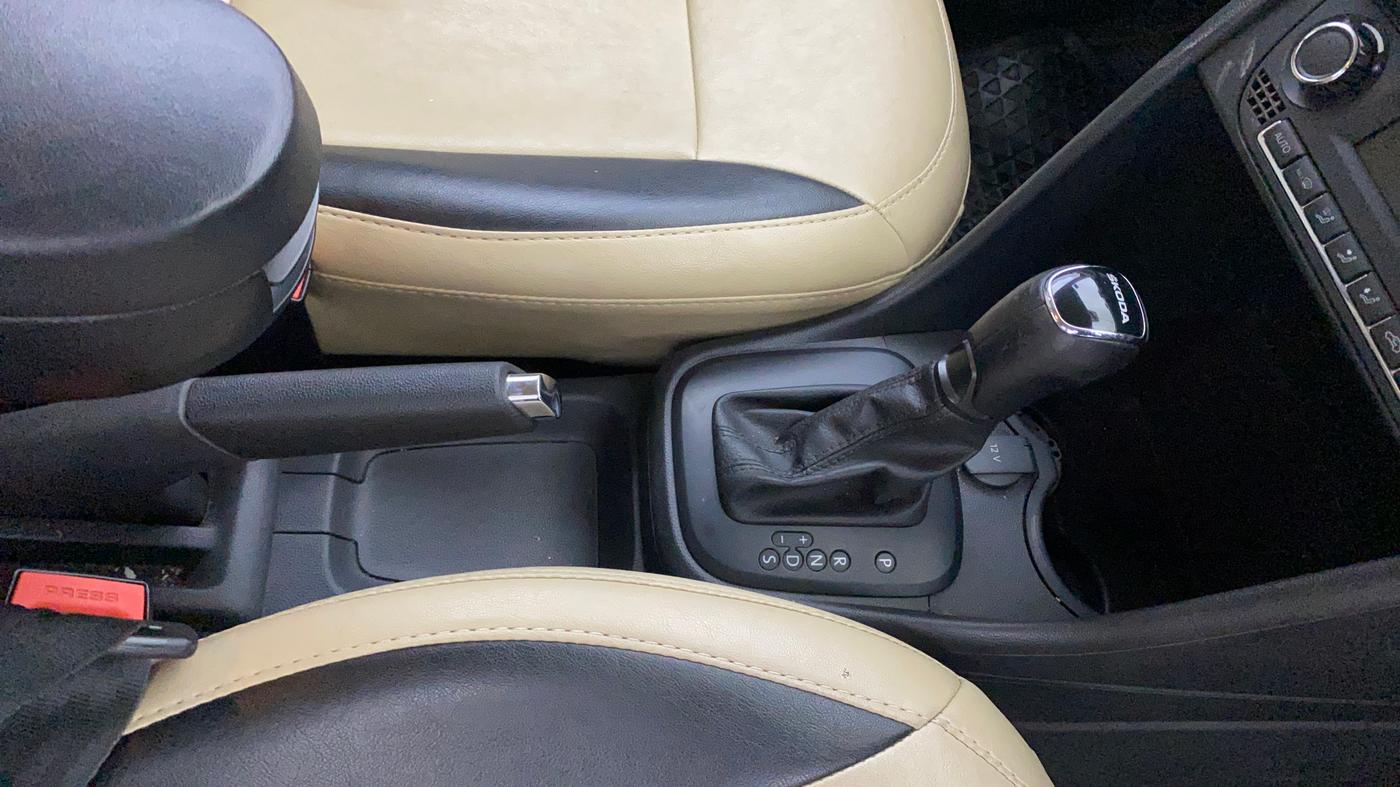 2019 Skoda Rapid AMBITION 1.6 MPI AT, Petrol, Automatic, 28,819 km, Gear Lever