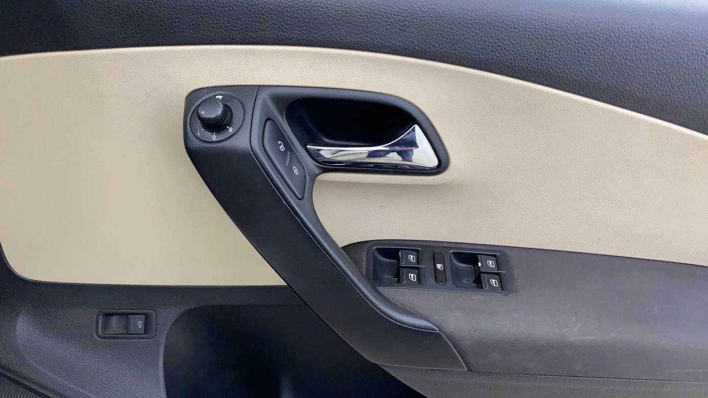 2019 Skoda Rapid AMBITION 1.6 MPI AT, Petrol, Automatic, 28,819 km, Driver Side Door Panels Control