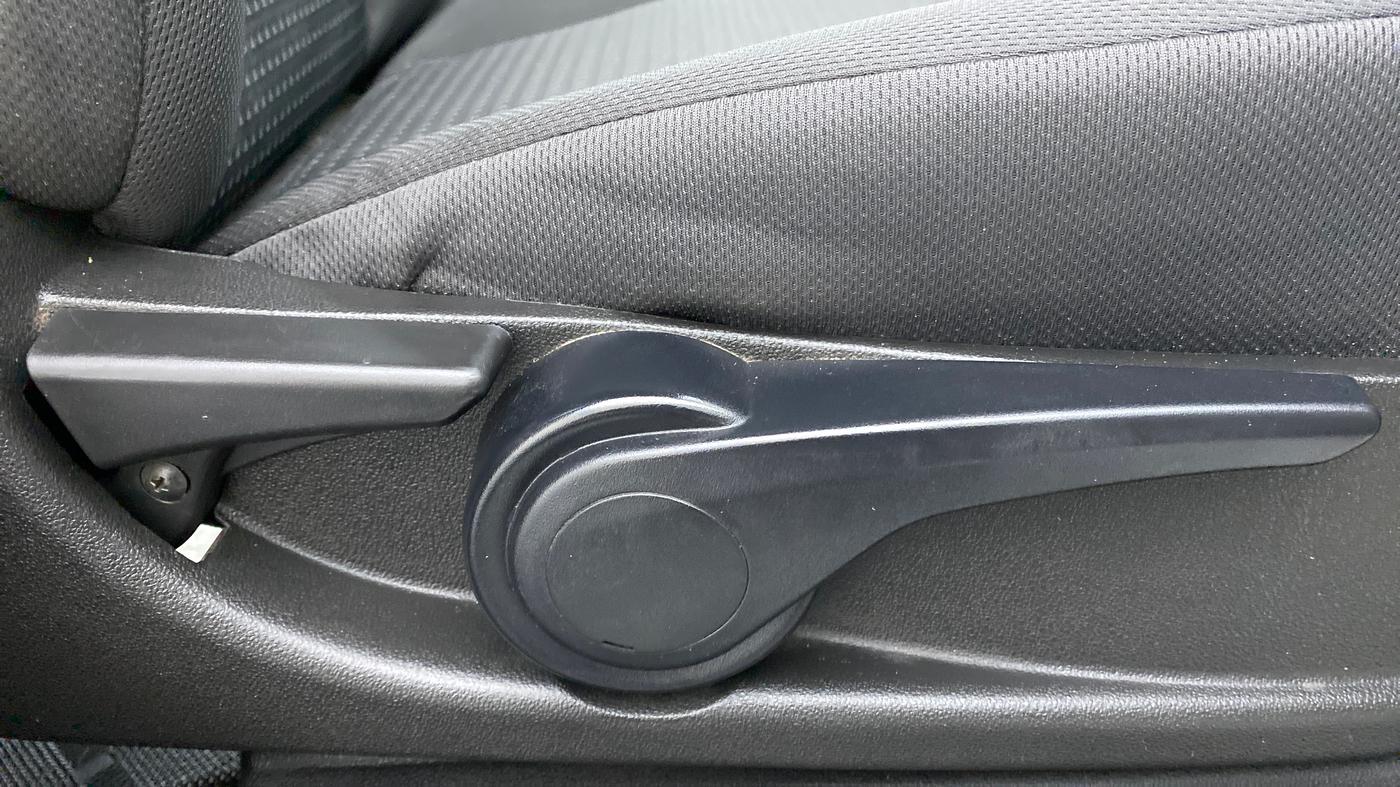 2018 Tata Tiago XZ 1.2 REVOTRON, Petrol, Manual, 38,133 km, Driver Side Adjustment Panel