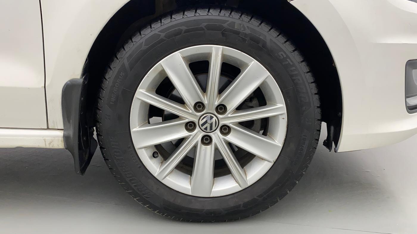2017 Volkswagen Vento HIGHLINE PETROL AT, Petrol, Automatic, 1,14,298 km, Right Front Wheel