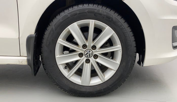 2017 Volkswagen Vento HIGHLINE PETROL AT, Petrol, Automatic, 1,14,298 km, Right Front Wheel