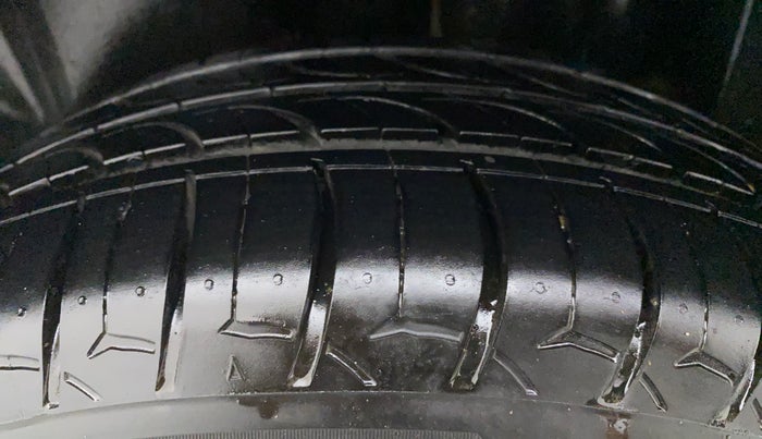 2017 Volkswagen Vento HIGHLINE PETROL AT, Petrol, Automatic, 1,14,298 km, Left Rear Tyre Tread