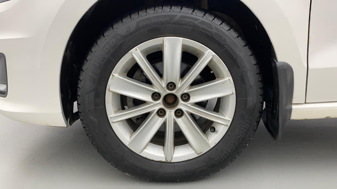 2017 Volkswagen Vento HIGHLINE PETROL AT, Petrol, Automatic, 1,14,298 km, Left Front Wheel
