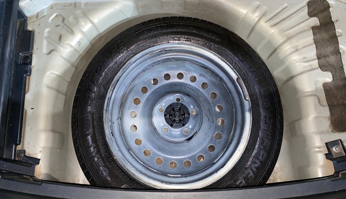 2023 Mahindra XUV300 W8(O) 1.2 PETROL DUAL TONE, Petrol, Manual, 58,758 km, Spare Tyre