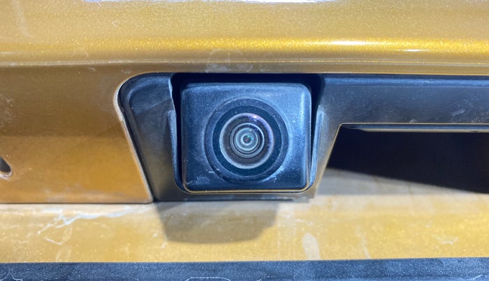 2023 Mahindra XUV300 W8(O) 1.2 PETROL DUAL TONE, Petrol, Manual, 58,758 km, Parking Camera