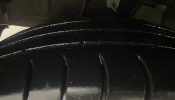 2014 Hyundai i10 SPORTZ 1.1, Petrol, Manual, 65,854 km, Left Front Tyre Tread