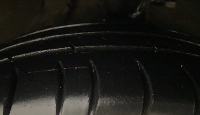 2014 Hyundai i10 SPORTZ 1.1, Petrol, Manual, 65,854 km, Right Front Tyre Tread