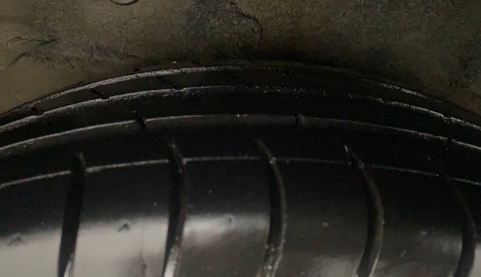 2014 Hyundai i10 SPORTZ 1.1, Petrol, Manual, 65,854 km, Right Rear Tyre Tread