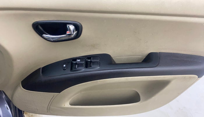 2014 Hyundai i10 SPORTZ 1.1, Petrol, Manual, 65,854 km, Driver Side Door Panels Control