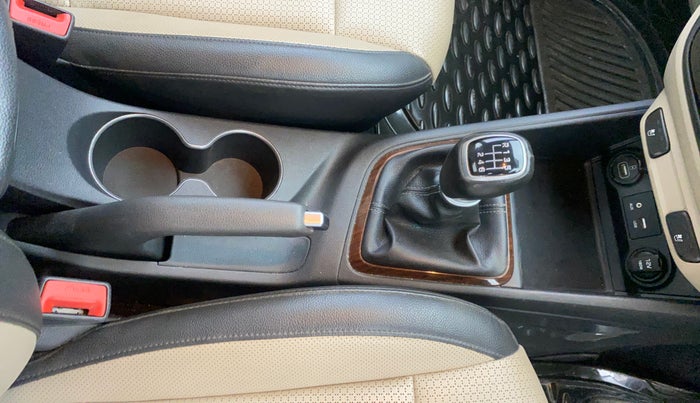2018 Hyundai Verna 1.6 VTVT SX O, Petrol, Manual, 46,003 km, Gear Lever