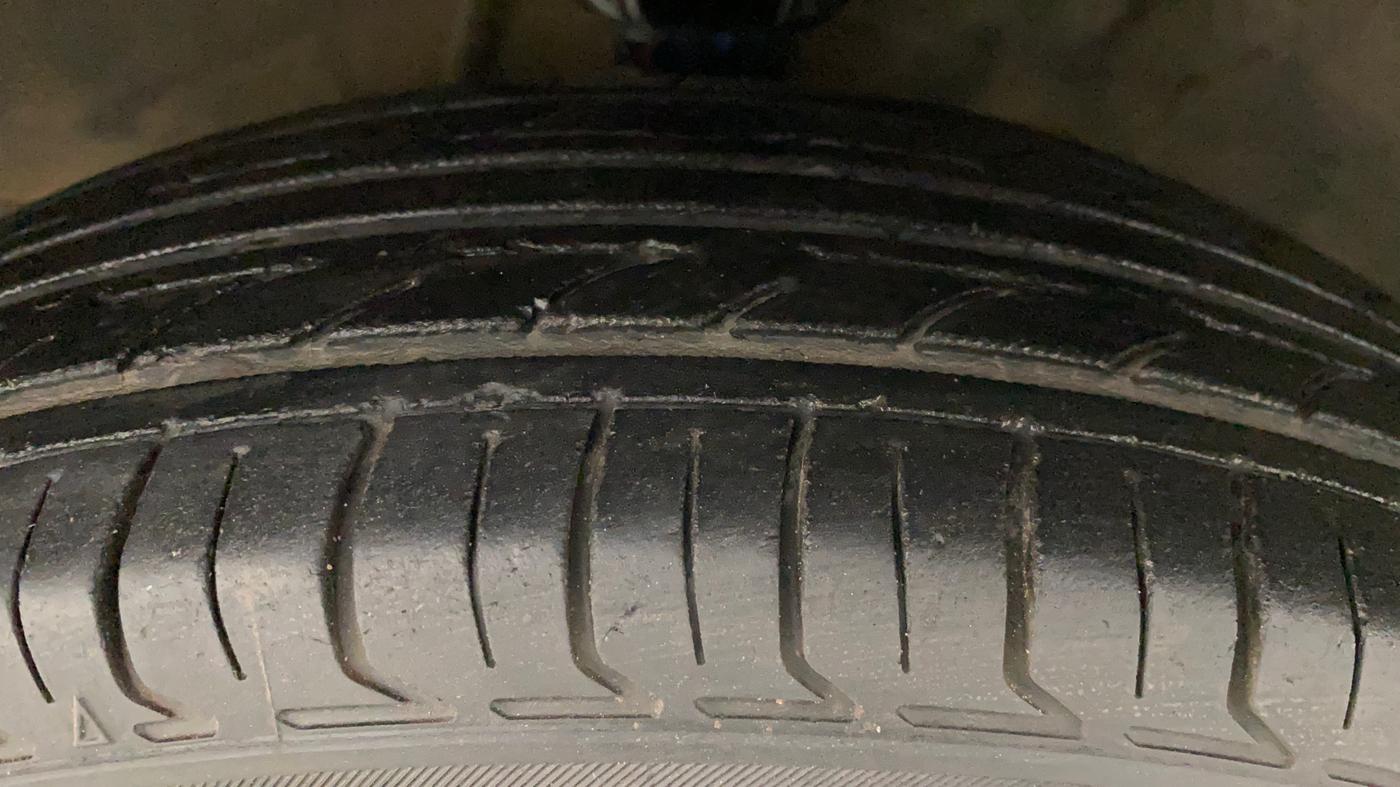 2013 Hyundai i10 SPORTZ 1.2 AT, Petrol, Automatic, 81,659 km, Left Front Tyre Tread