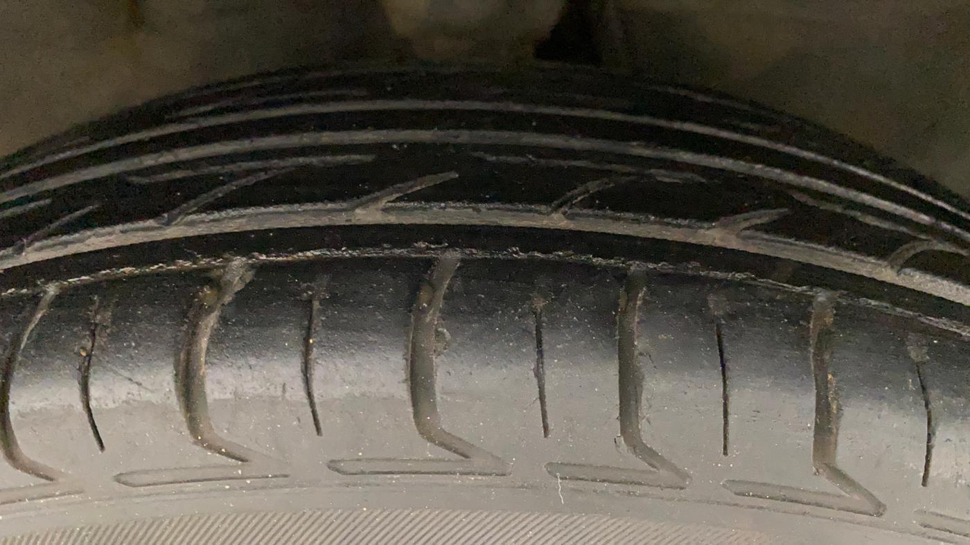 2013 Hyundai i10 SPORTZ 1.2 AT, Petrol, Automatic, 81,659 km, Right Front Tyre Tread