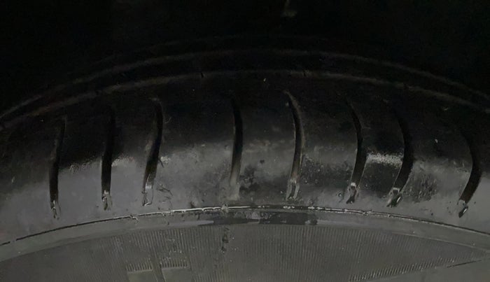 2013 Hyundai i10 SPORTZ 1.2, Petrol, Manual, 69,998 km, Right Front Tyre Tread