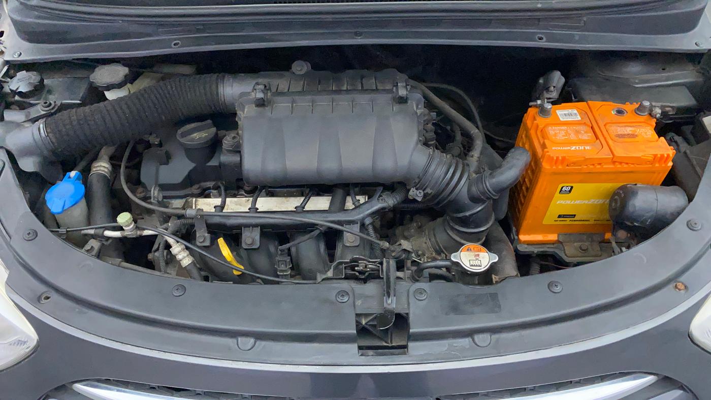2013 Hyundai i10 SPORTZ 1.2, Petrol, Manual, 70,004 km, Engine View