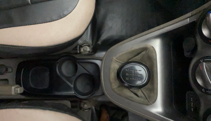 2013 Hyundai i10 SPORTZ 1.2, Petrol, Manual, 69,998 km, Gear Lever