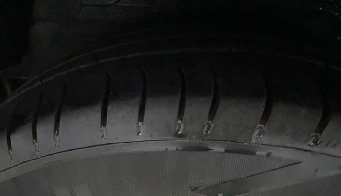 2013 Hyundai i10 SPORTZ 1.2, Petrol, Manual, 69,998 km, Right Rear Tyre Tread