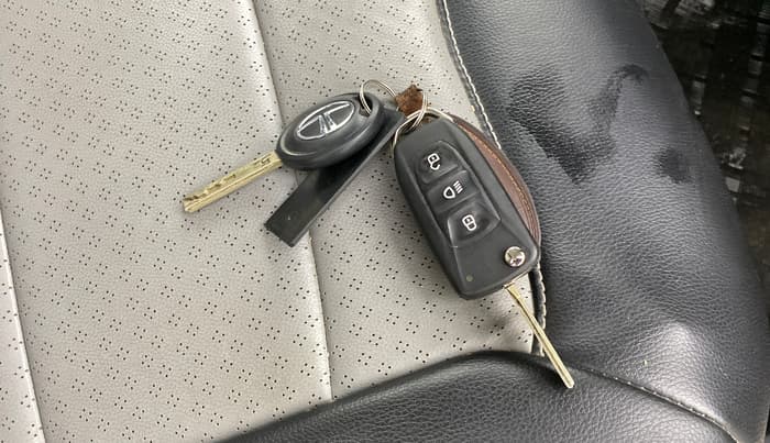 2022 Tata Tiago XT CNG, CNG, Manual, 90,622 km, Key Close Up