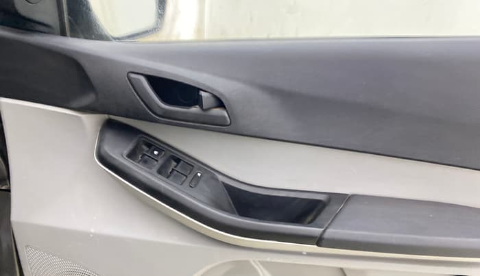 2022 Tata Tiago XT CNG, CNG, Manual, 90,622 km, Driver Side Door Panels Control