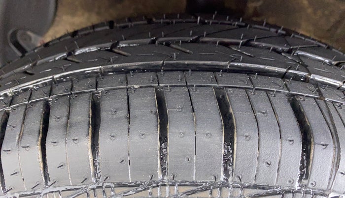 2014 Hyundai Xcent S 1.2 OPT, Petrol, Manual, 90,246 km, Left Front Tyre Tread