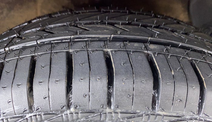 2014 Hyundai Xcent S 1.2 OPT, Petrol, Manual, 90,246 km, Right Front Tyre Tread