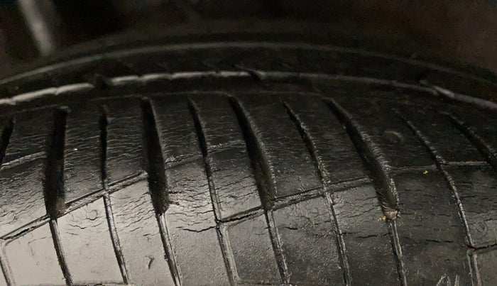 2019 Hyundai Verna 1.6 VTVT SX + AT, Petrol, Automatic, 36,740 km, Right Rear Tyre Tread