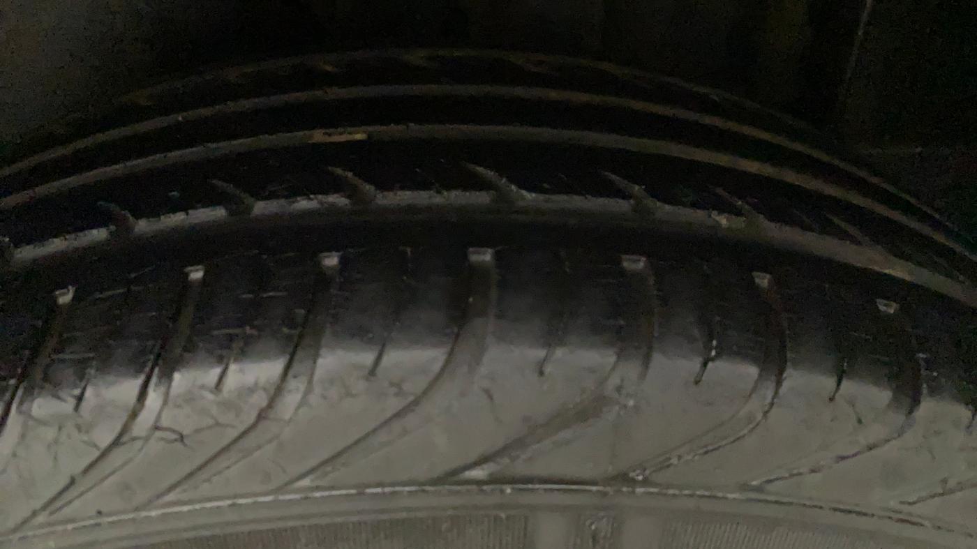 2013 Volkswagen Vento COMFORTLINE DIESEL 1.6, Diesel, Manual, 89,759 km, Left Rear Tyre Tread