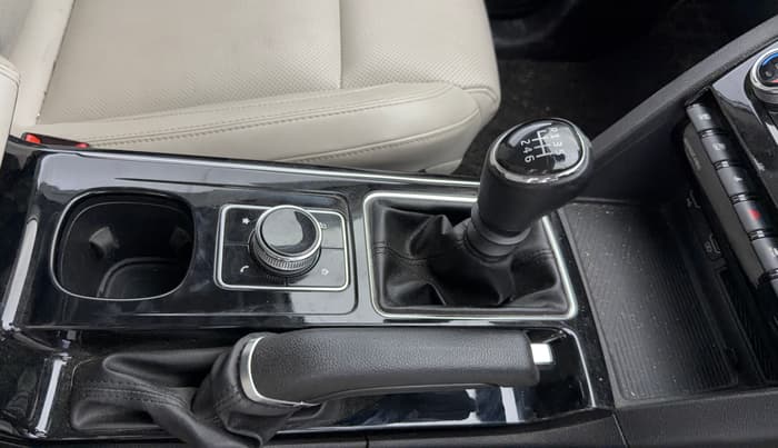 2021 Mahindra XUV700 AX 7 P MT 7 STR, Petrol, Manual, 36,585 km, Gear Lever