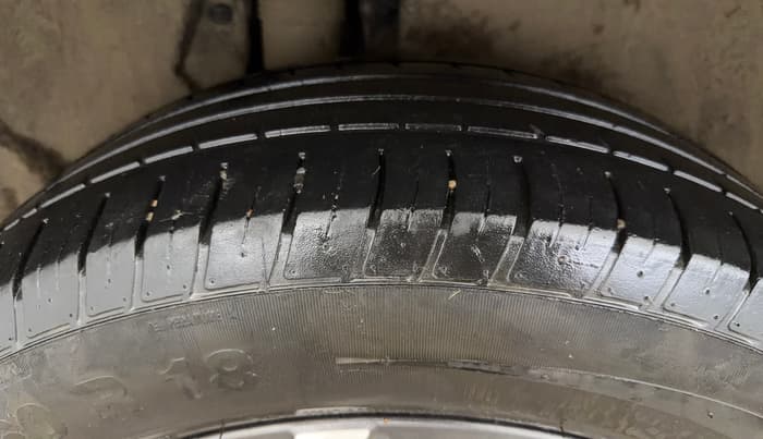 2021 Mahindra XUV700 AX 7 P MT 7 STR, Petrol, Manual, 36,585 km, Right Rear Tyre Tread
