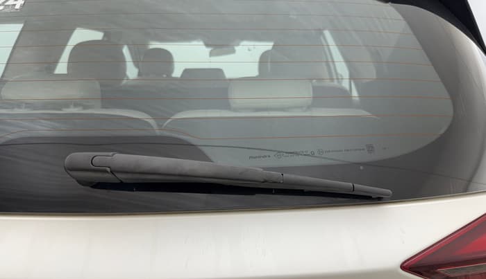 2021 Mahindra XUV700 AX 7 P MT 7 STR, Petrol, Manual, 36,585 km, Rear Wiper