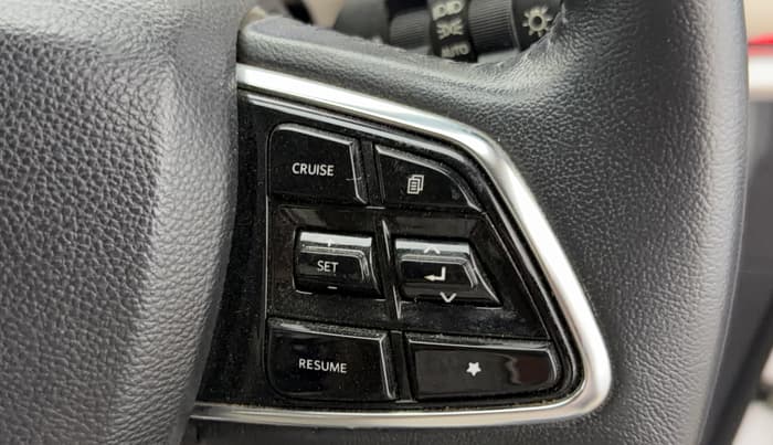 2021 Mahindra XUV700 AX 7 P MT 7 STR, Petrol, Manual, 36,585 km, Adaptive Cruise Control