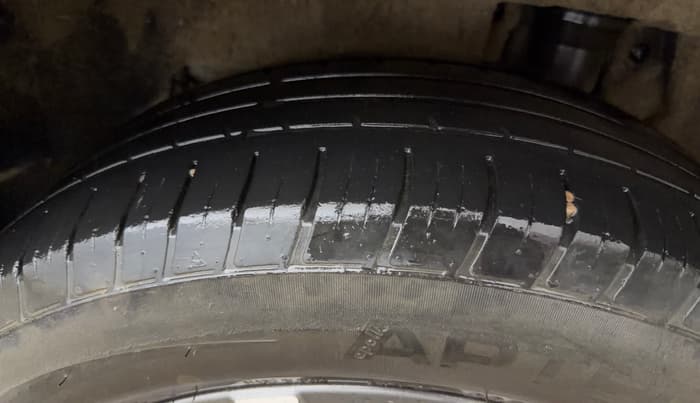 2021 Mahindra XUV700 AX 7 P MT 7 STR, Petrol, Manual, 36,585 km, Left Rear Tyre Tread